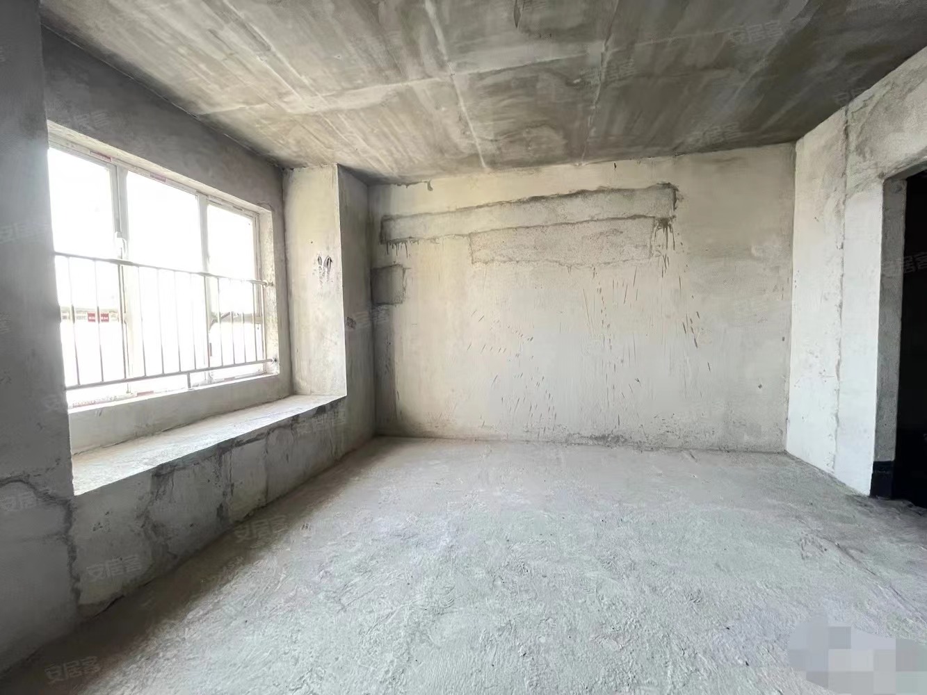 降价了，房东亏本出，新城名都，毛坯大三房，三开间朝南，单价5800，捡漏