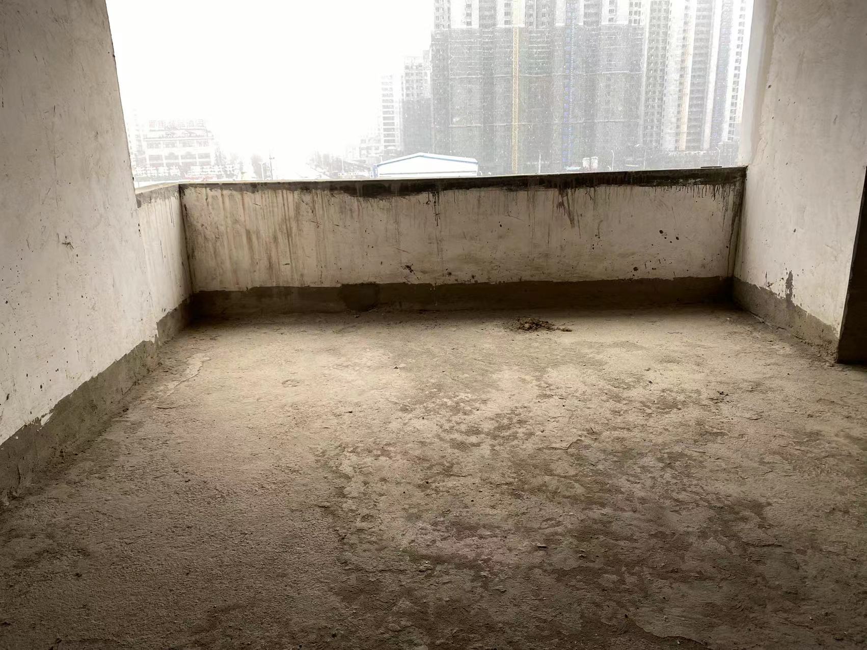 富锦公寓毛坯三房  好楼层 采光好  视野开阔 业主诚心出售