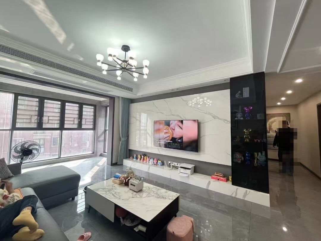 城南，沔阳清华园 ，电梯花园洋房 ，1梯2户 ， 总层高7层，好楼层， 装修花了40万全送，证满二