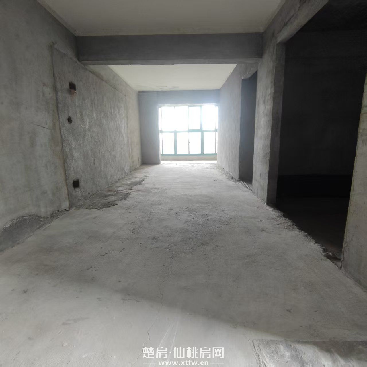 电梯毛坯3仟每平送100平露台