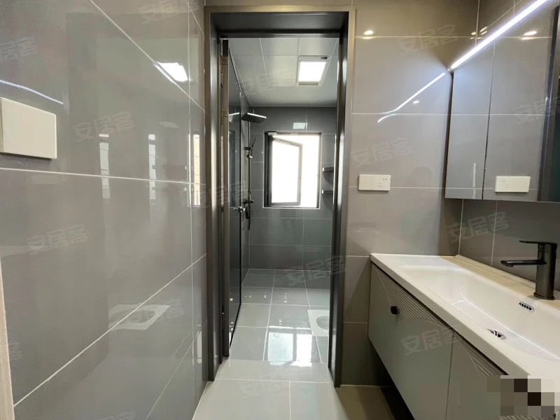 城南，森林国际北苑，精装大三房，边户，大阳台，满二，南北通透，全新装修