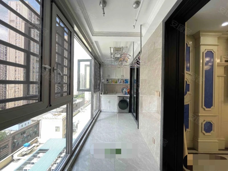 元泰B1，湖景大平层，精装4房，1梯1户，单价只要6000，好楼层，边户