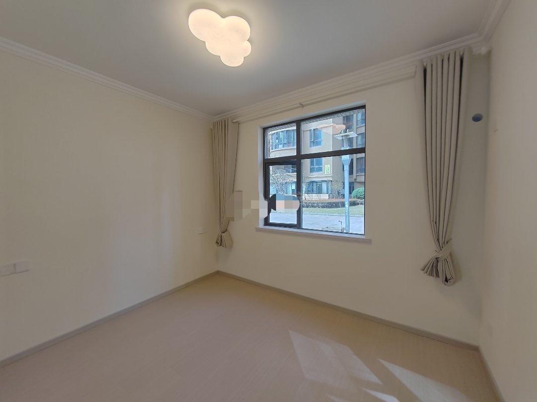 城南沔小旁，颐和公馆，全新精装大四房，送50平花园，带院子，证满二，双阳台