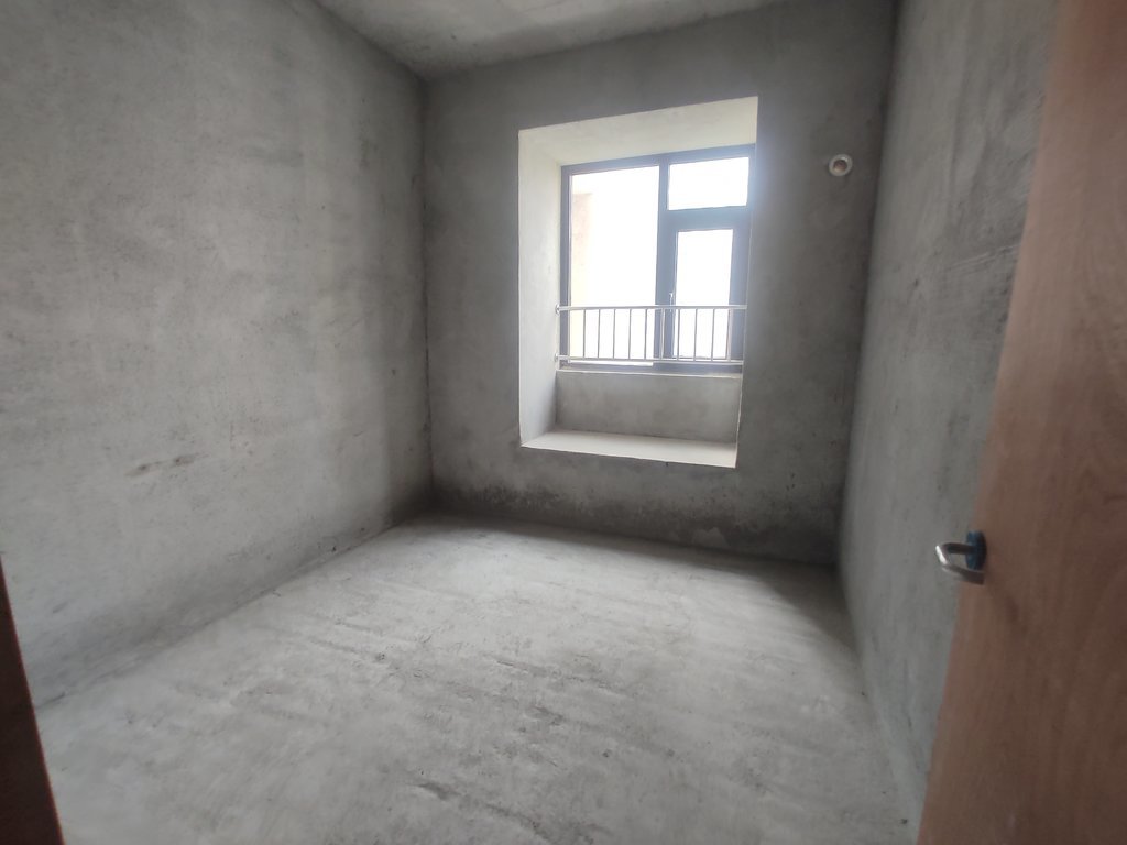 锦绣江山望府.毛坯三房.三开间朝南.看房方便