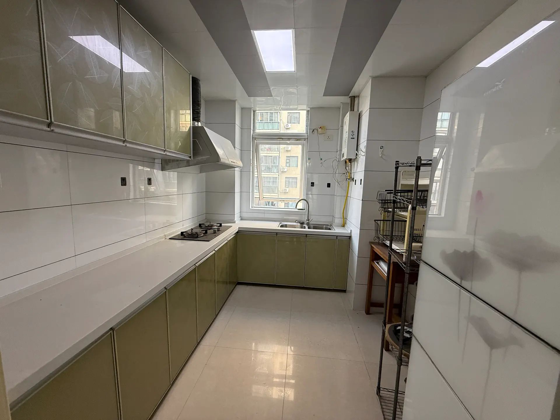 快来捡漏，仙桃xiao学旁，中央华府，精装三房，单价3700左右，1梯2户，好楼层