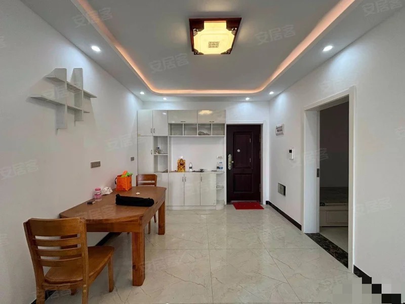 降价了，亏本急售，一中对面，电梯精装3房，单价4100，成色新！中间楼层，拎包入住