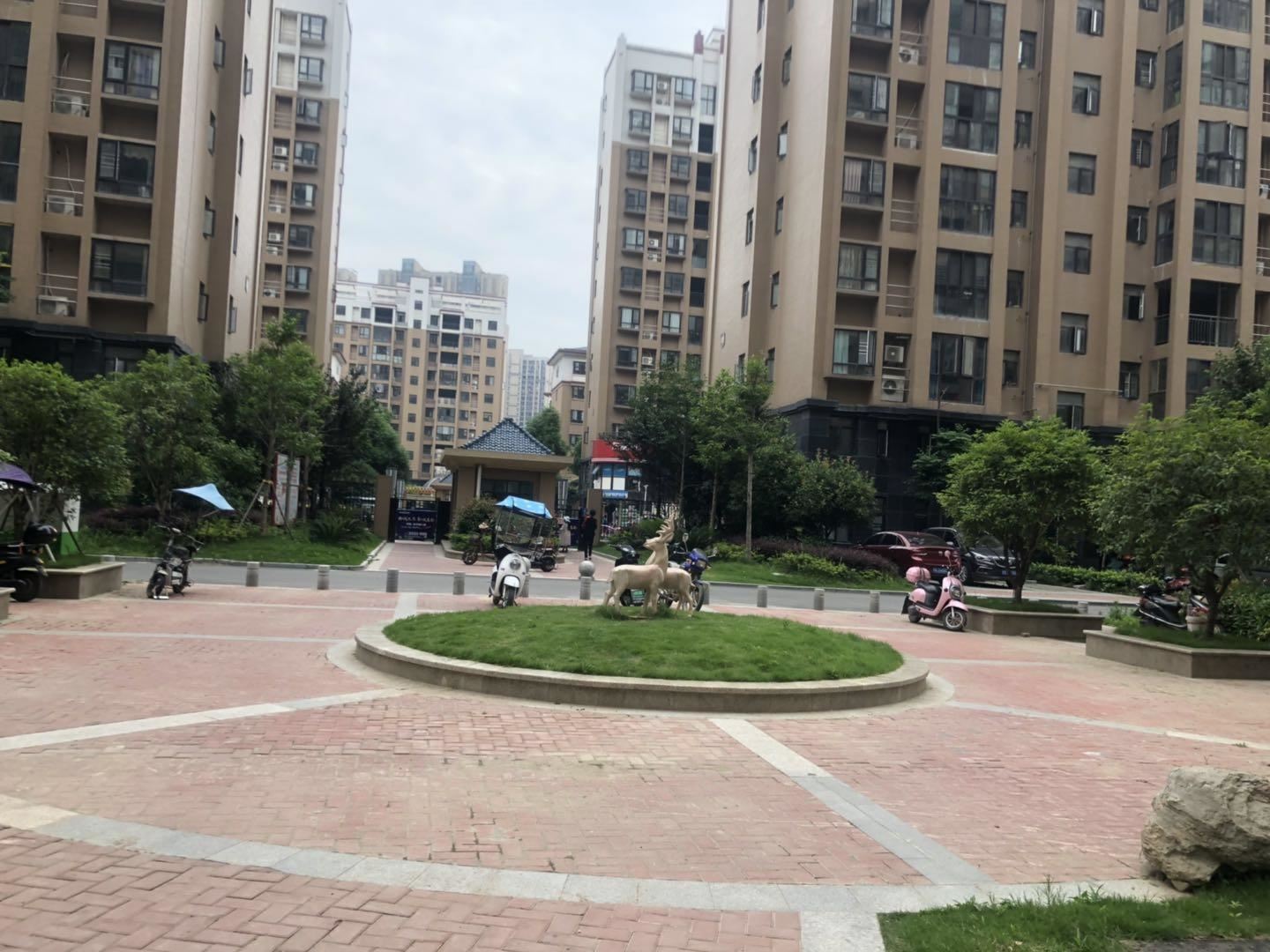 沔阳公馆毛坯三房两卫采光好户型方正 看房