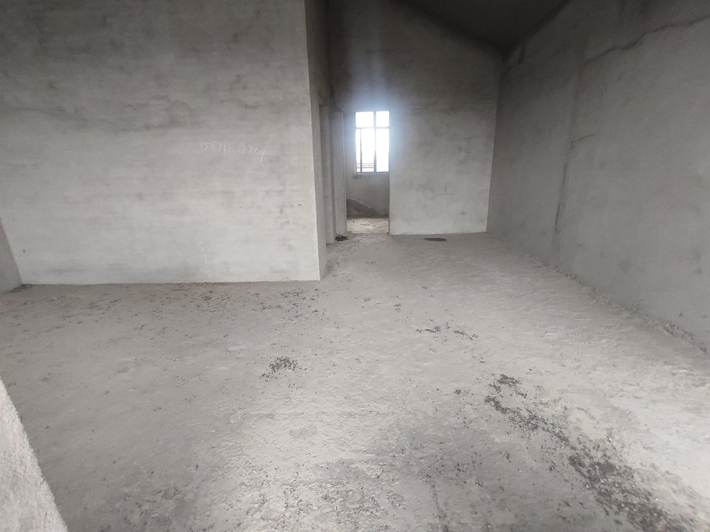 新区花苑，挖沟别墅.太子湖旁边联排别墅，性价比超高，业主诚心卖，看房方便