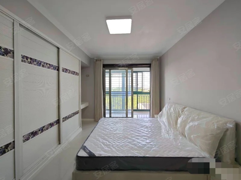 降价了。捡漏，一中对面，漫城林语，单价4100，精装三房，电梯中间楼层，成色新，急售