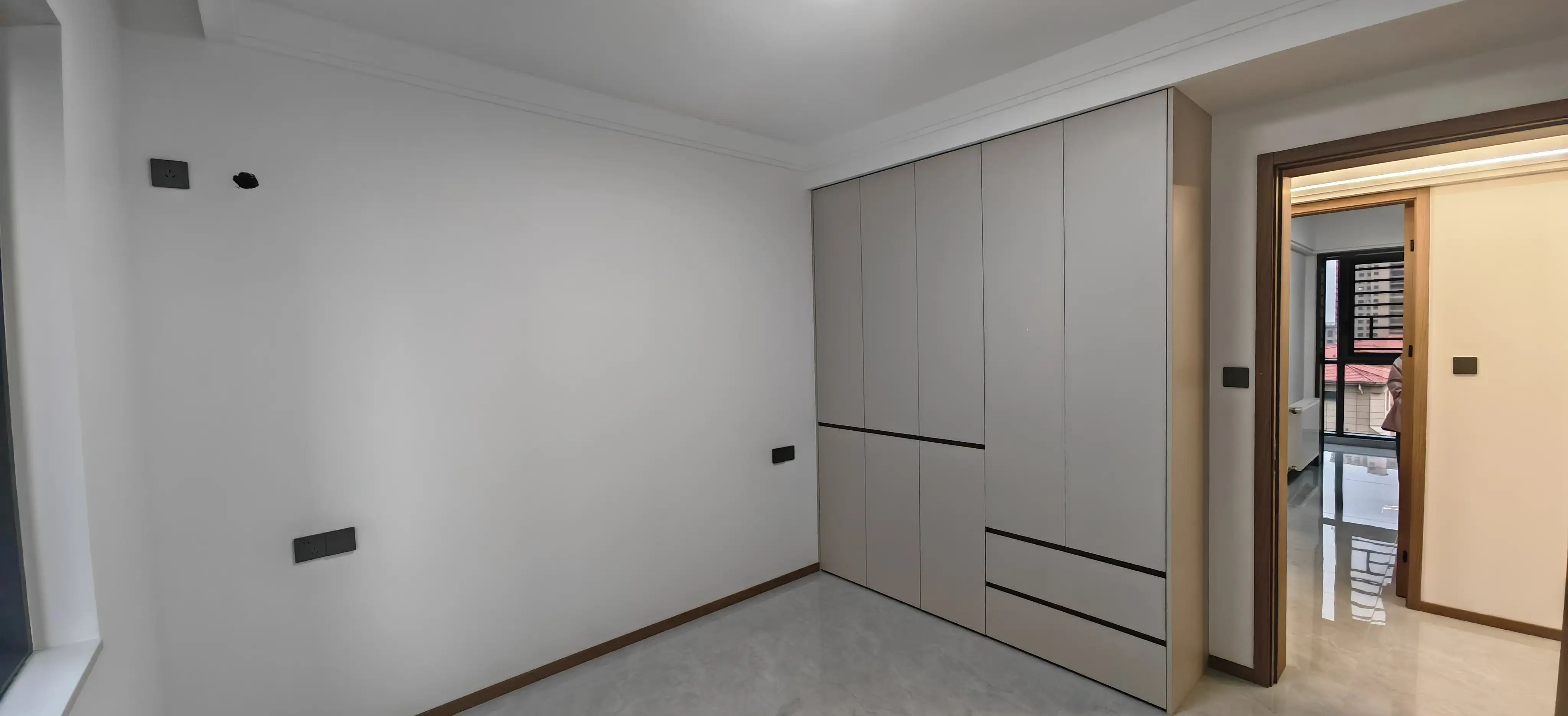 二中二小正对面，森林国际，旁边沔阳公园，好楼层，全新装修，一天未住！