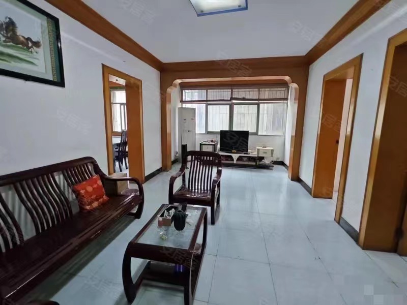 100，四中旁边，步梯二楼，33万有证可以贷款