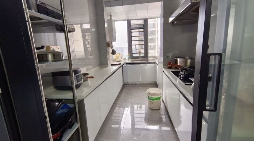 329，捡漏，沔街，御湖世家，精装大三房，9.5成新，诚心出售