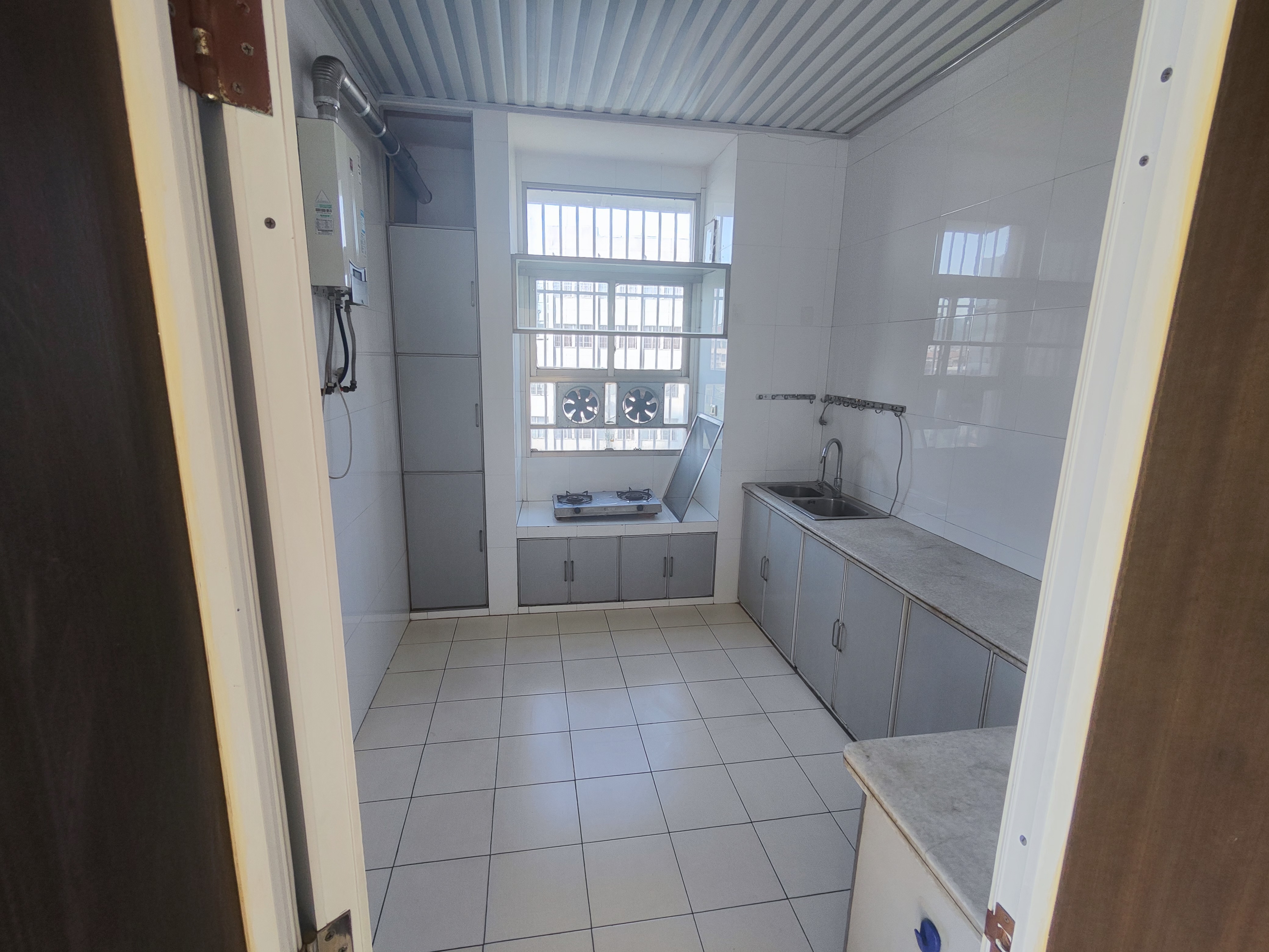 人社局宿舍有院子好停车看房方便证件满5