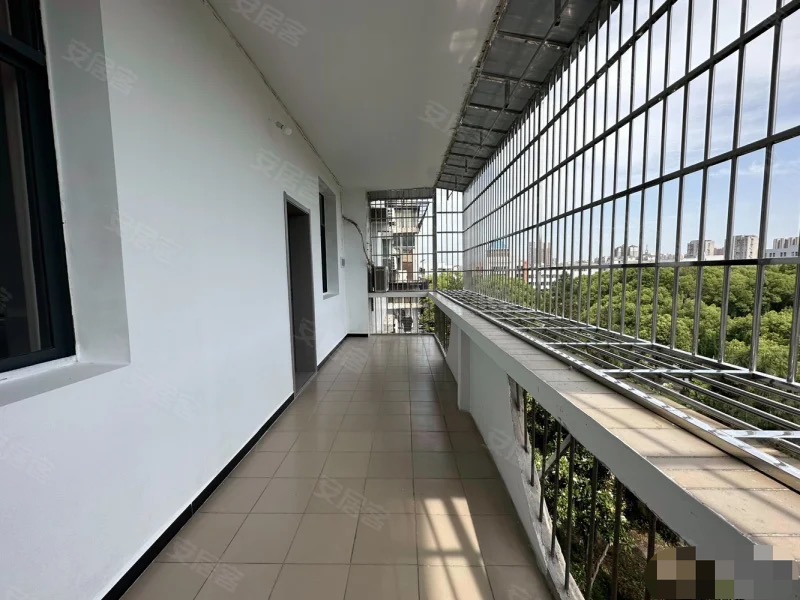 368，仙桃中学旁，复式楼，加装电梯小高层，好楼层，老证，大院子好停车，单价3300+，