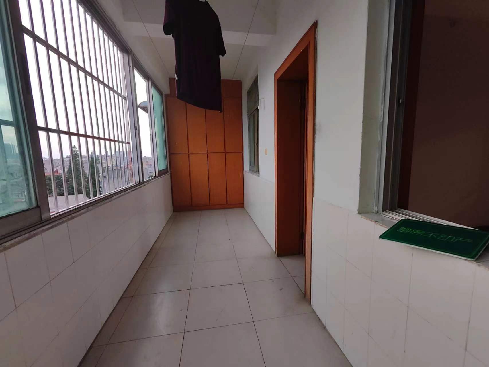 老八中教师宿舍，汉水清风苑电梯好楼层，大四房，南北通透江景房，小穴新增了初衷部