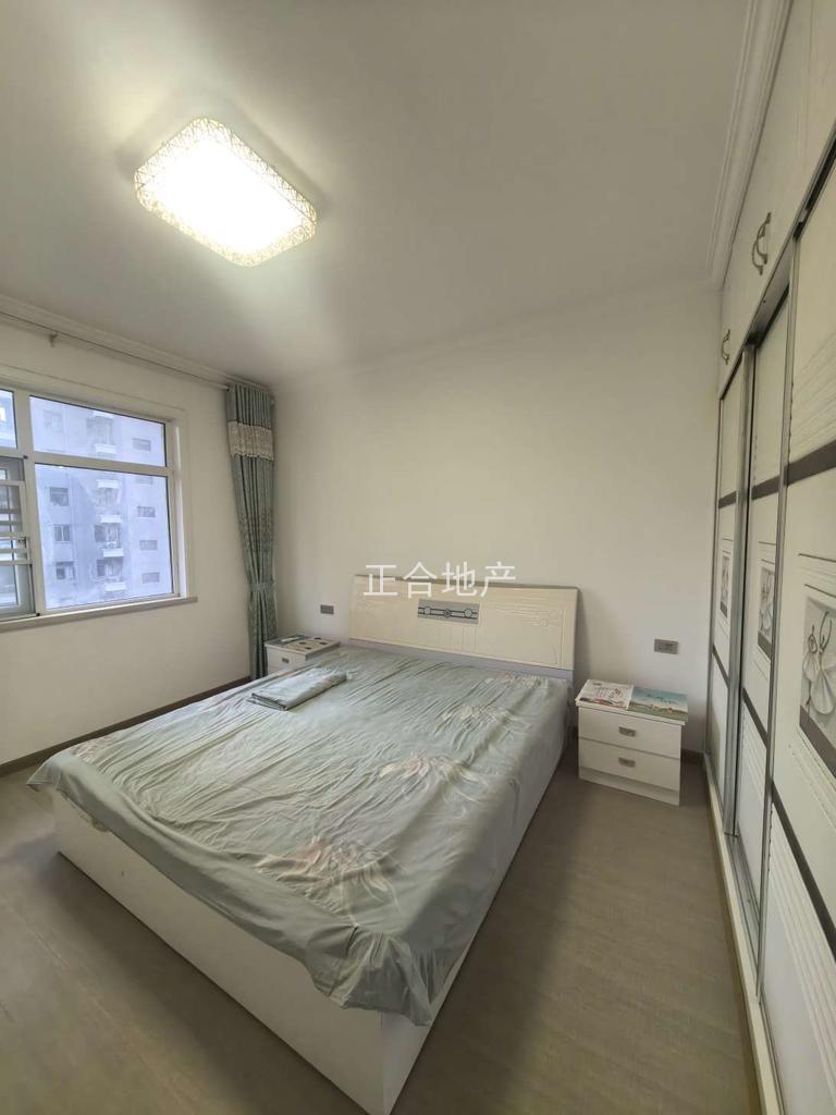 业主诚心出售，天诚缘，精装三房，成色新。拎包即可