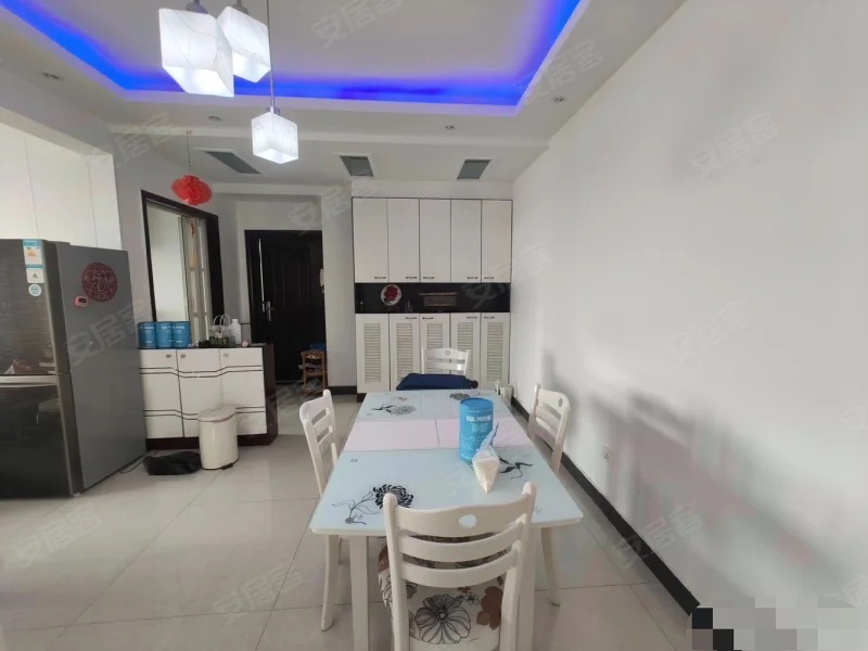 356，金色港湾，电梯小高层，单价3100，精装三房。诚心出售，南北通透