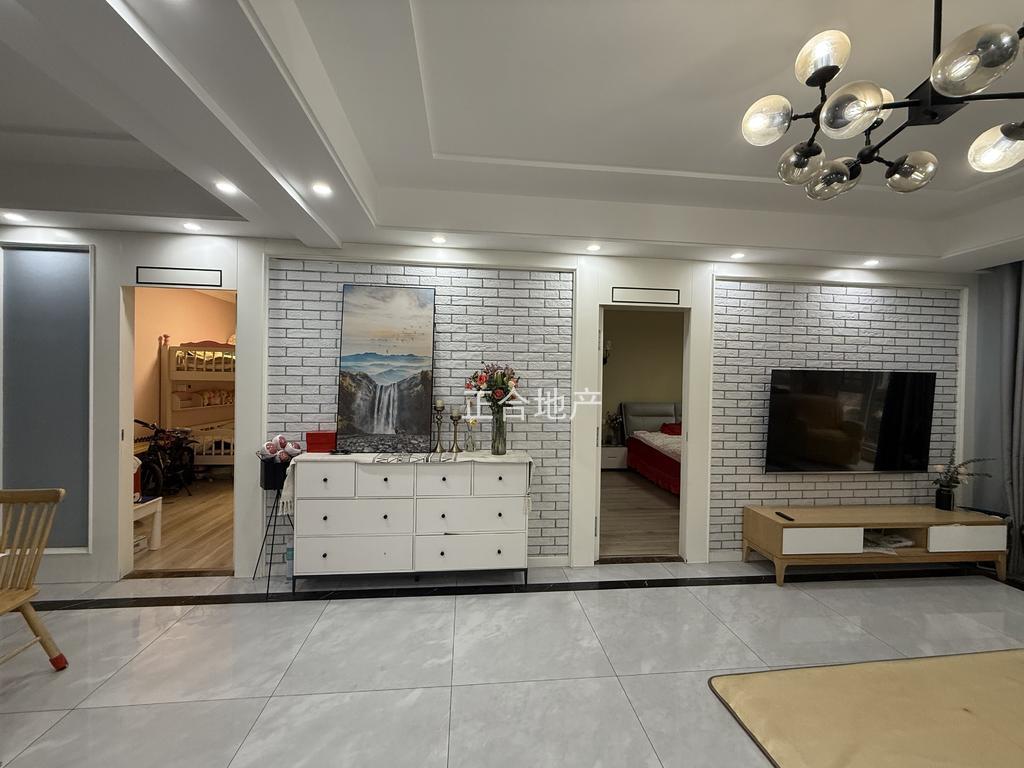 诚心出售，新城一号5期，洋房，精装三房，成色新，南北通透，户型好，证满二