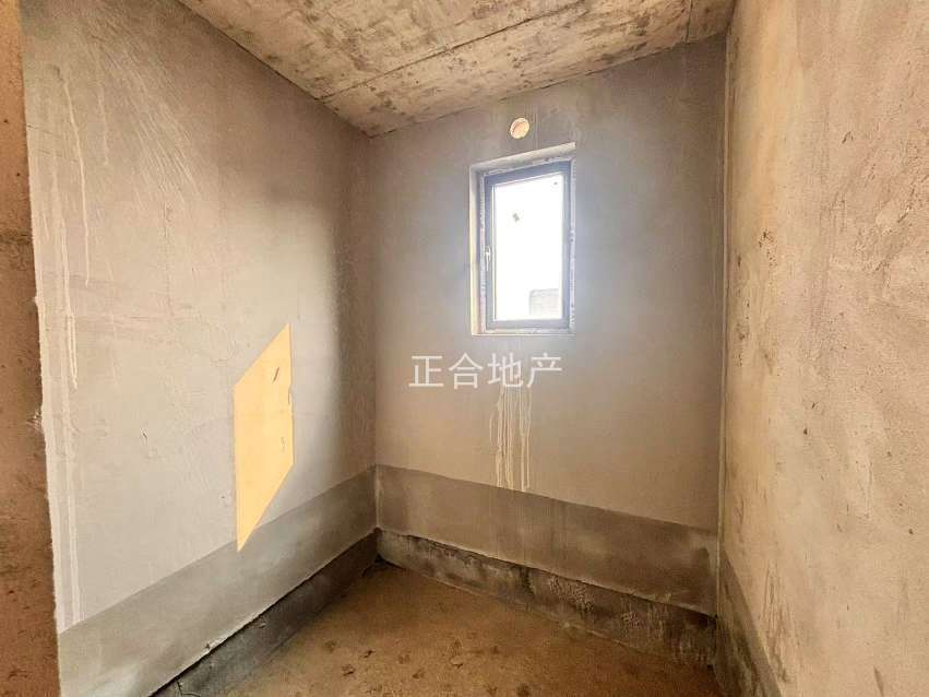 降价了，环球广场，好楼层，单价4千多，满2年，三开间朝南，视野采光好