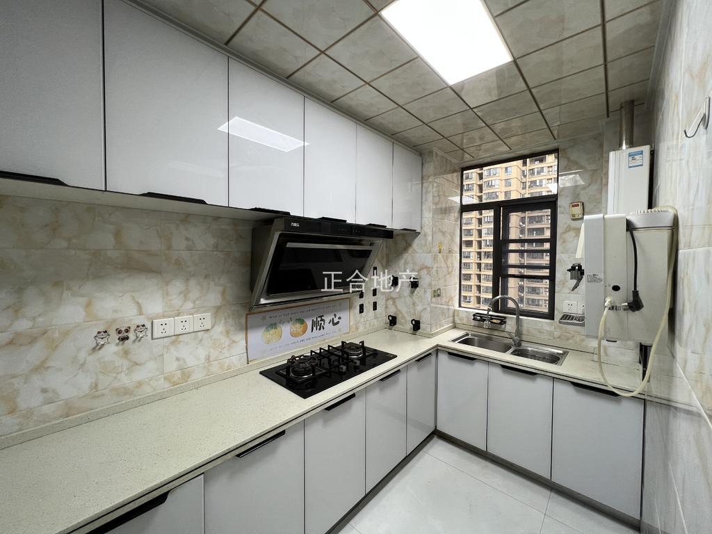 颐和公馆，大三房，精装三房两卫，9成新装修，单价5400，看中可谈