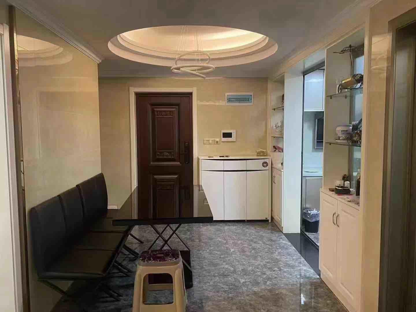 亏本出，新城壹号精装三房，成色新，证满二，诚心可谈，配套齐全，采光视野好