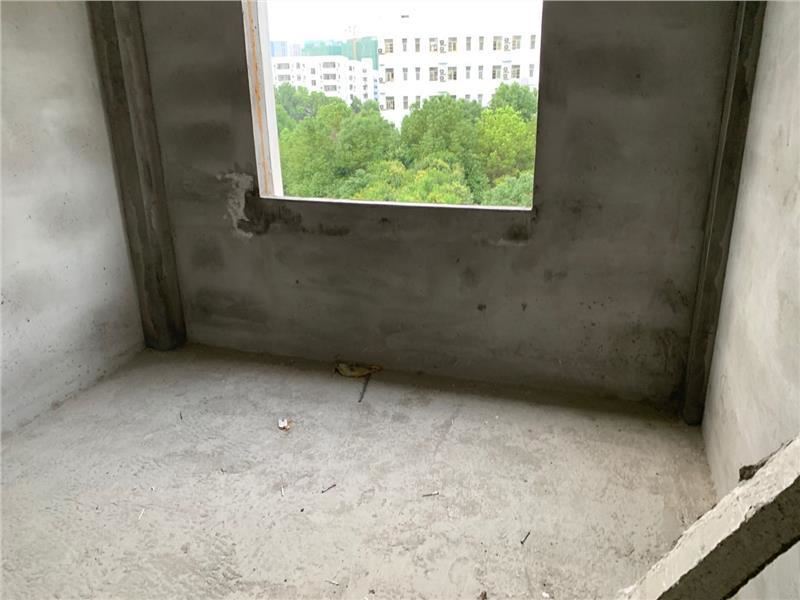 城南碧桂园旁，户型方正，视野开阔，采光非常好，只限全款！