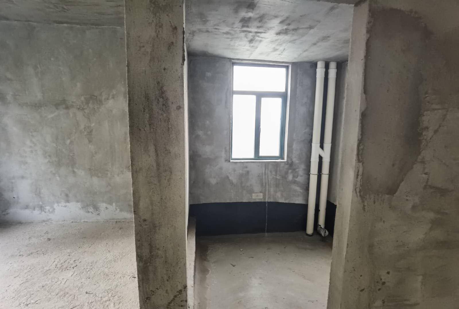 新城壹号毛坯大三房双阳台证满两年有钥匙看房