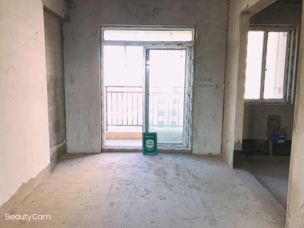 城南沔街南国明珠毛坯四房电梯中间楼层买了就可以装