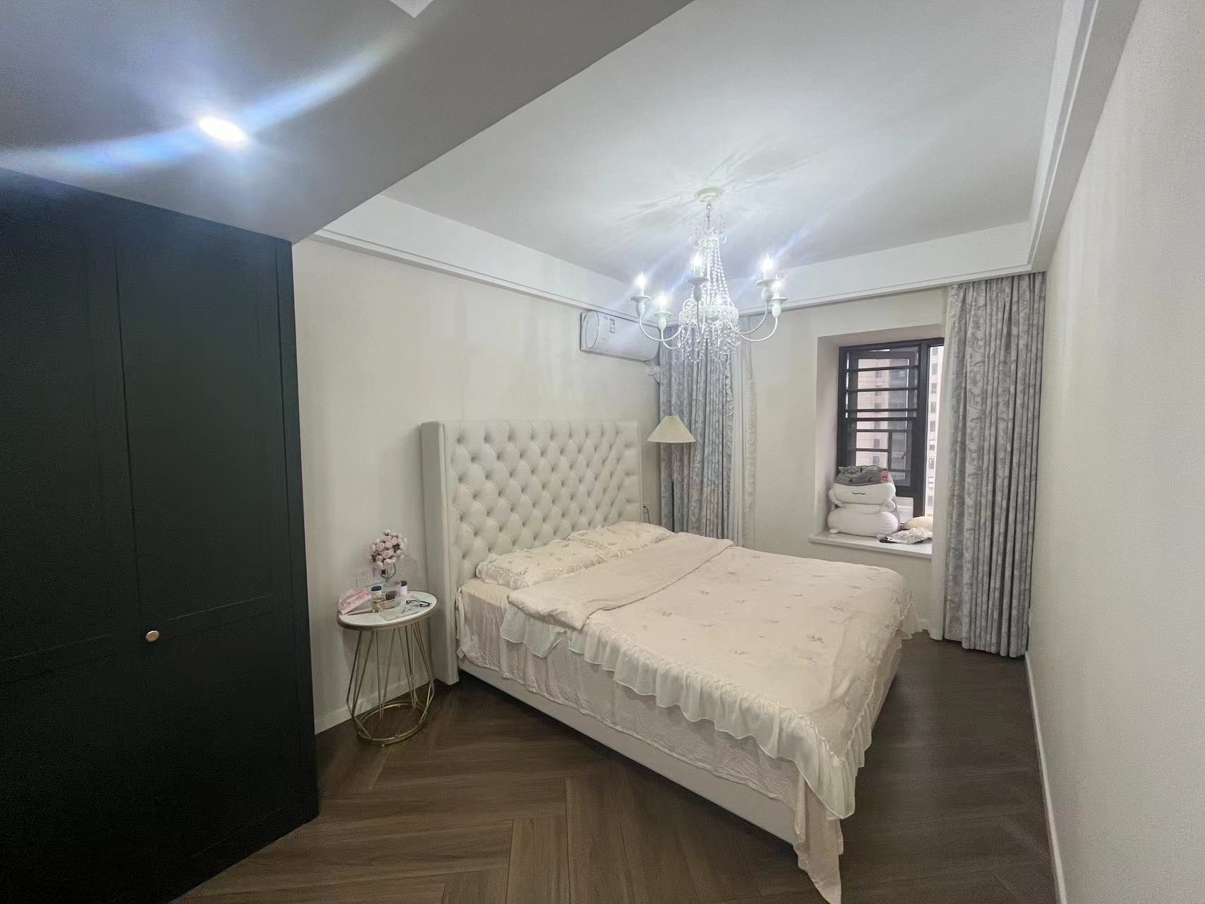 蓝天白云.精装大两房.房子9点成新.看房方便