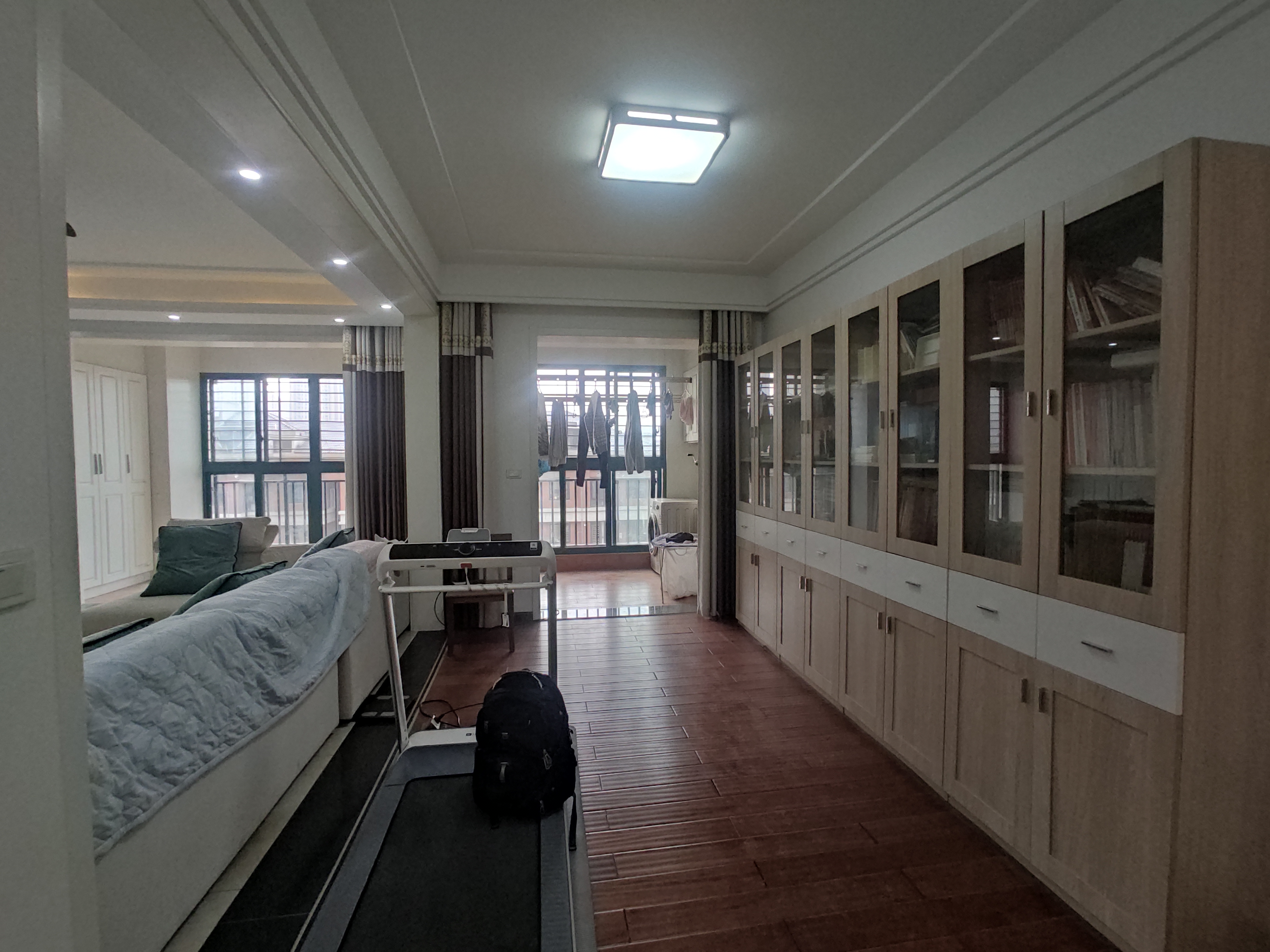 新城一号五期.电梯小洋房.屋里成色新.证件满二.看房约