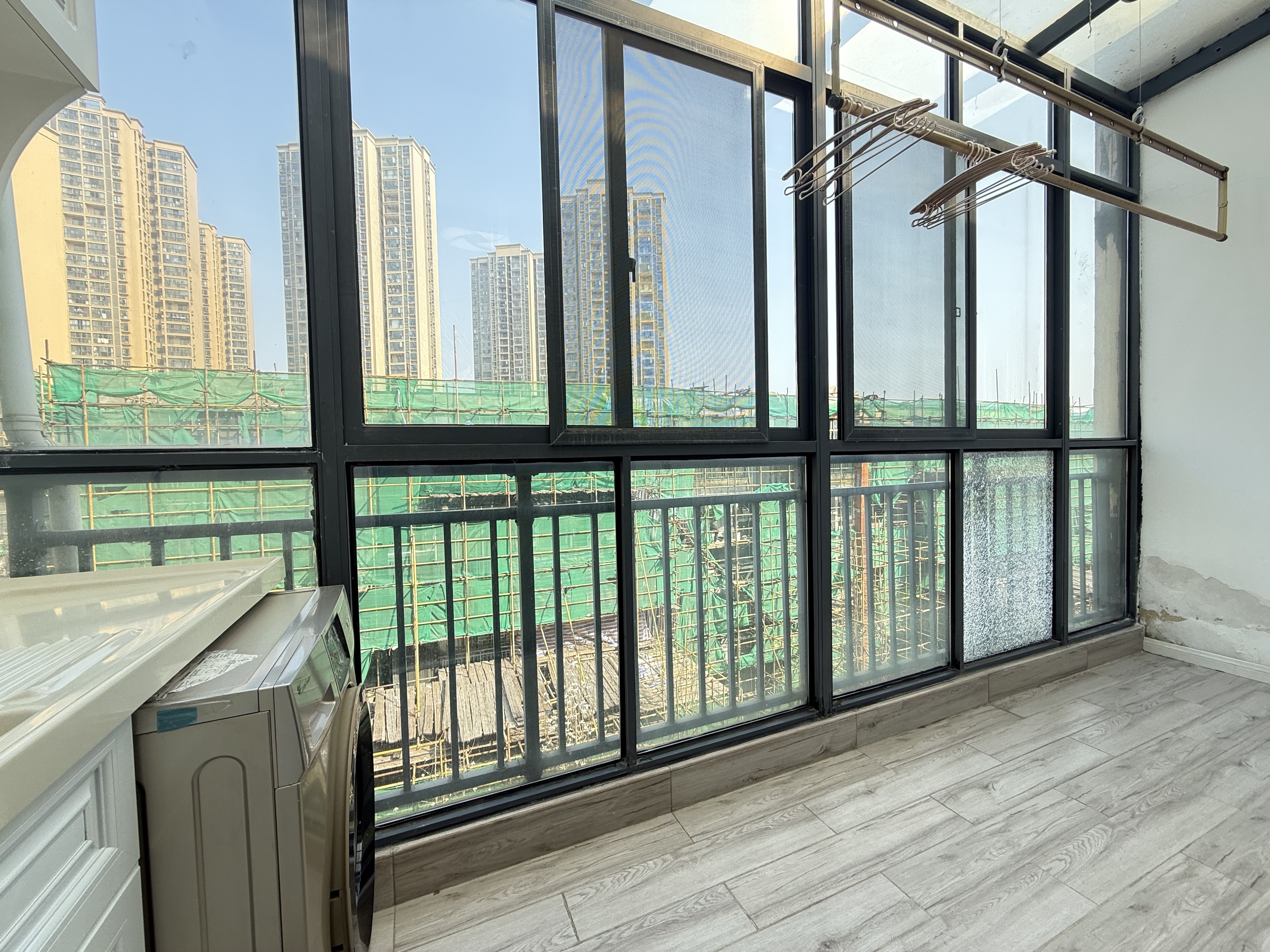 城南，森林国际城，精装三房两卫，三个阳台，证满二