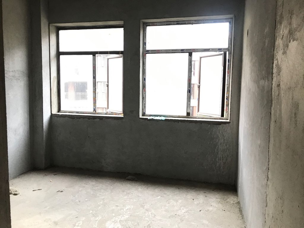 新城一号新街洋房中间好楼层边户三面采光房东诚心出售