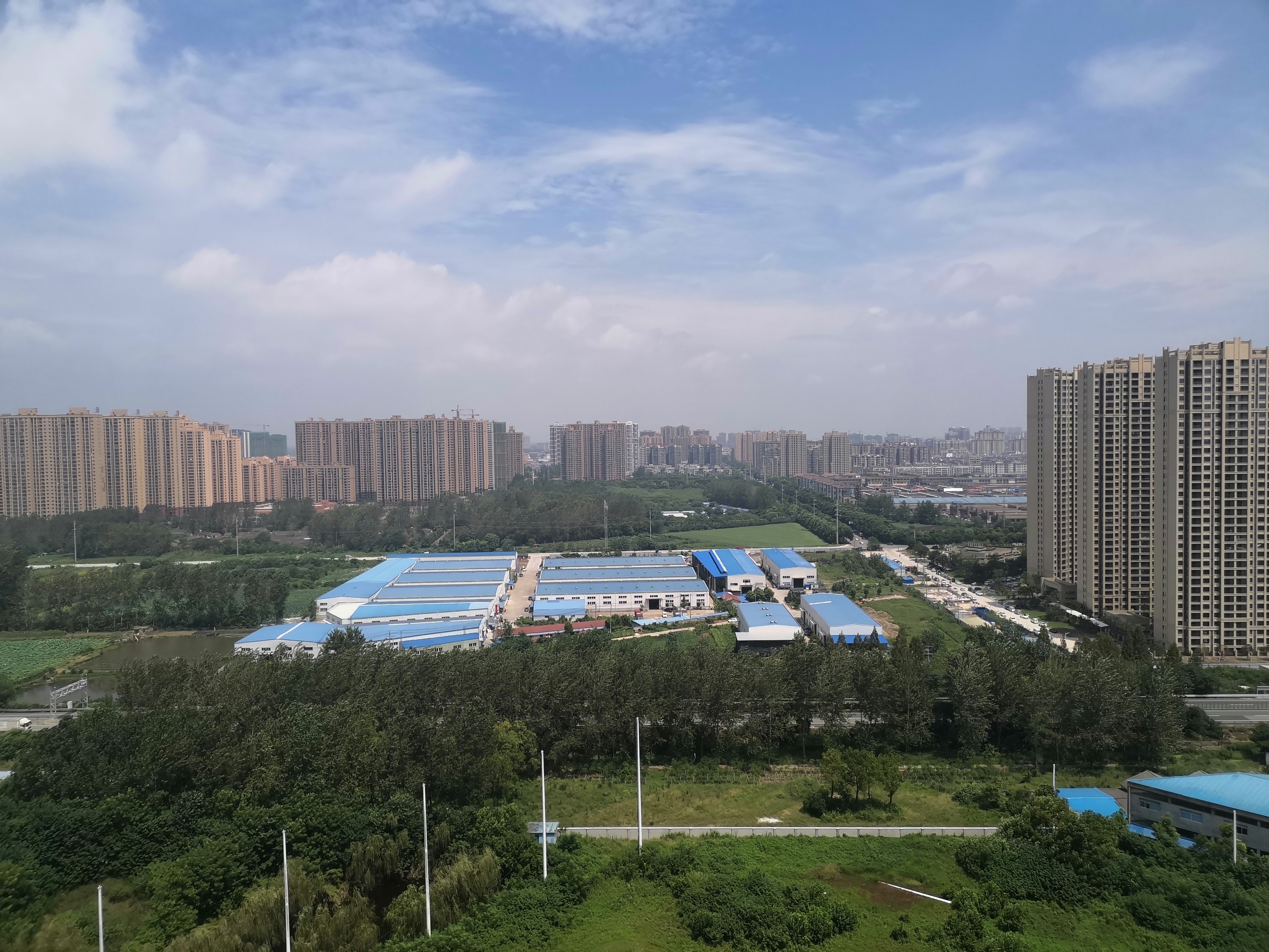 都市高尔夫 南城次新小区 电梯中高层 视野奇好 两房 单价5000