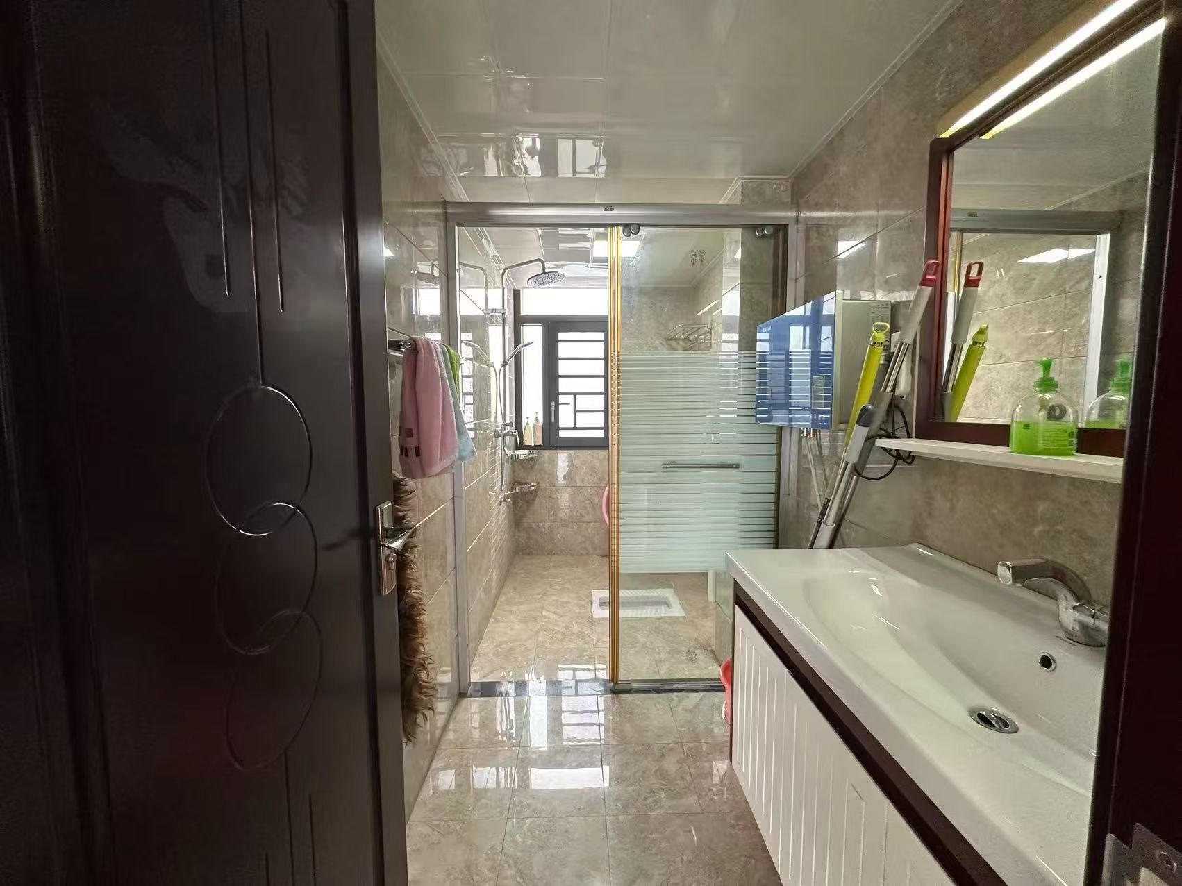 天下城市星座，电梯好楼层25楼，精装三房，一口价39.8万，证满二