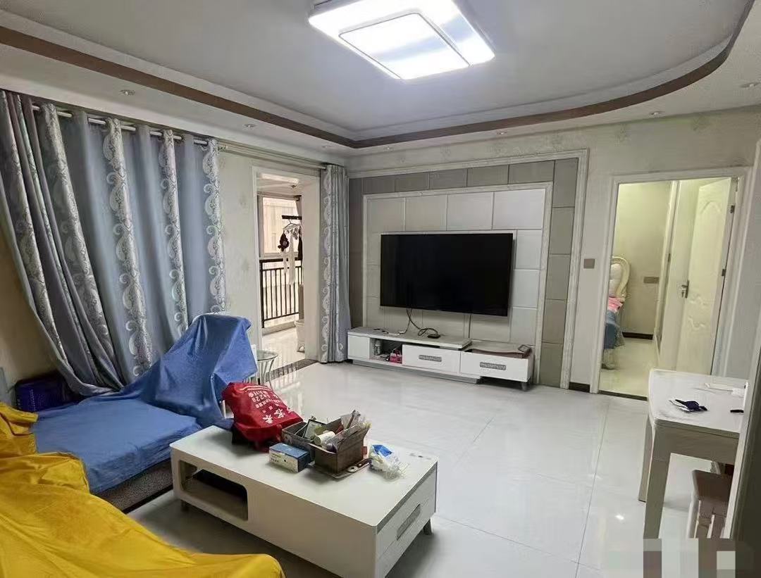 老三中附近，电梯精装大两房，中间好楼层，成色新！拎包入住，证满二