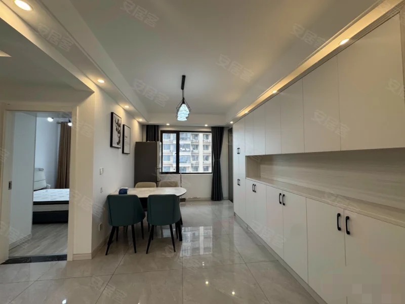 城南，荣怀，电梯小高层，一梯一户，精装3房2卫，9成新，好楼层，证满二