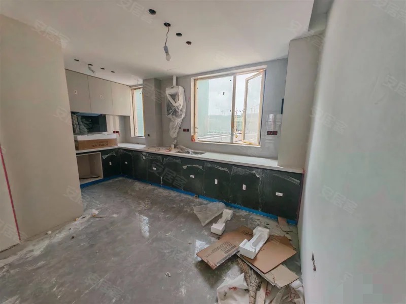 433，城南，朝阳丽景，小高层5楼，精‮半装‬成品，边户，‮房三‬两卫，​捡漏