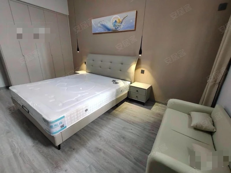 降价了，武商旁边，精装三房两卫，步梯2楼，二中+四中+龙华山晓学，证满二，南北通透，有院子停车