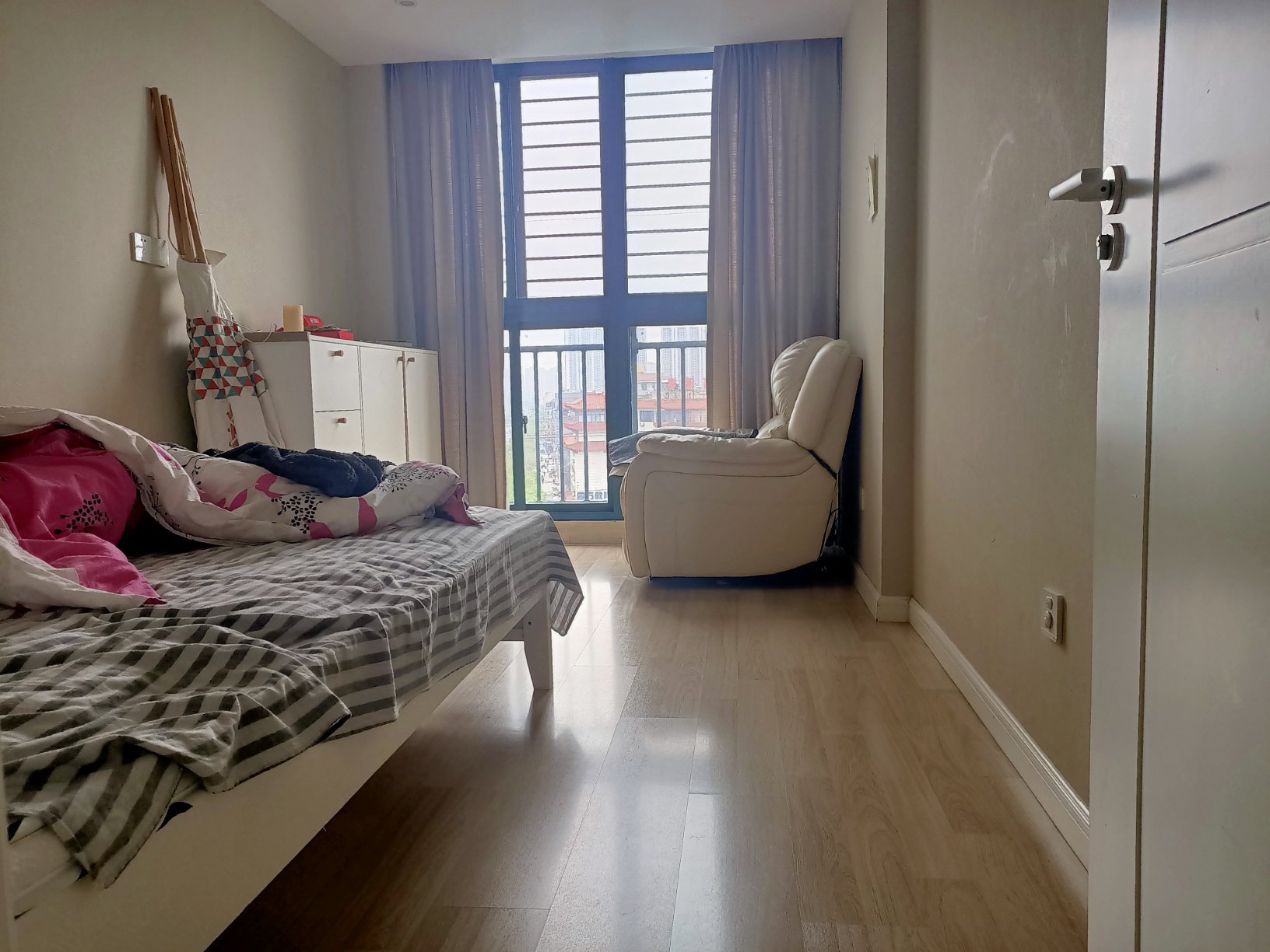 城东丽水名城好房九成新 大三房，三室两厅两卫，通风采光好