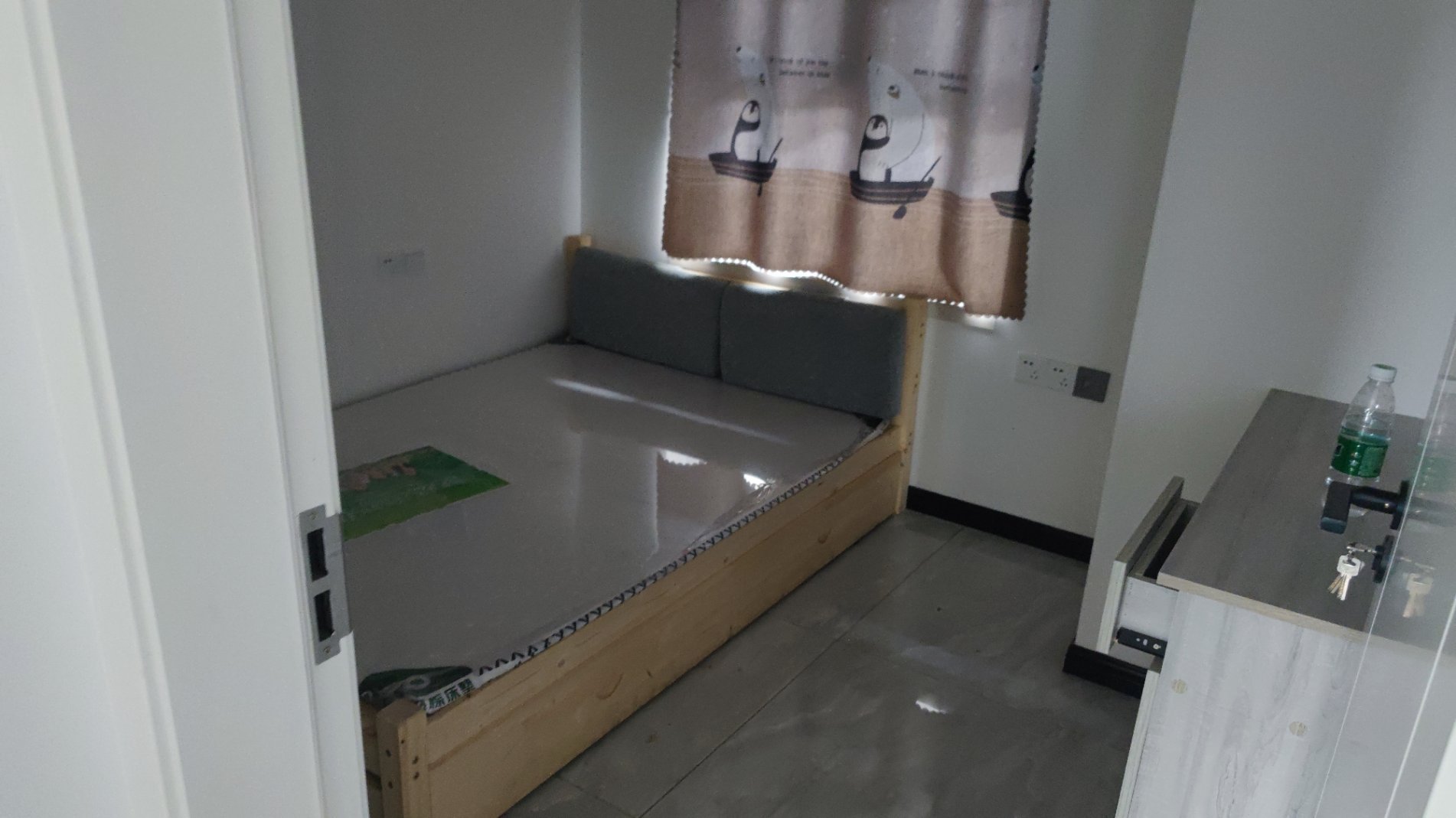 沔阳学府园2室2厅1卫全新精装修家具家电齐全优价出租！