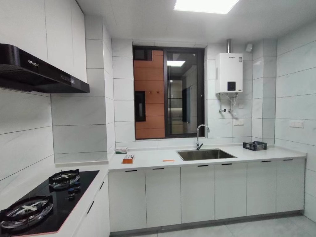 祥生观澜府.天然氧吧小区.全新装修三房两卫.证件满二.看房方便