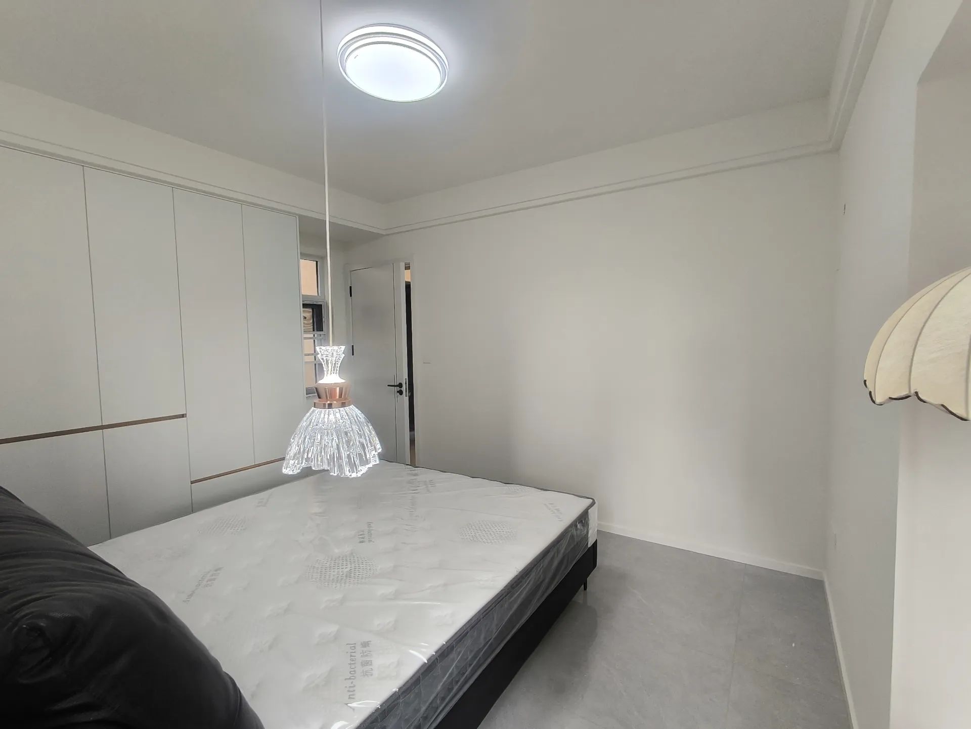 降价了，圣淘沙，老三中附近！全新装修3房，好楼层，证满二