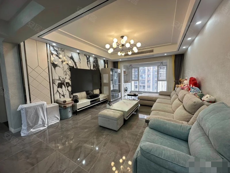 元泰未来城B2 ，东边户， ​精装三房。 好楼层，全屋品牌家电 大金中央空调 顾家家私  ​，证满二