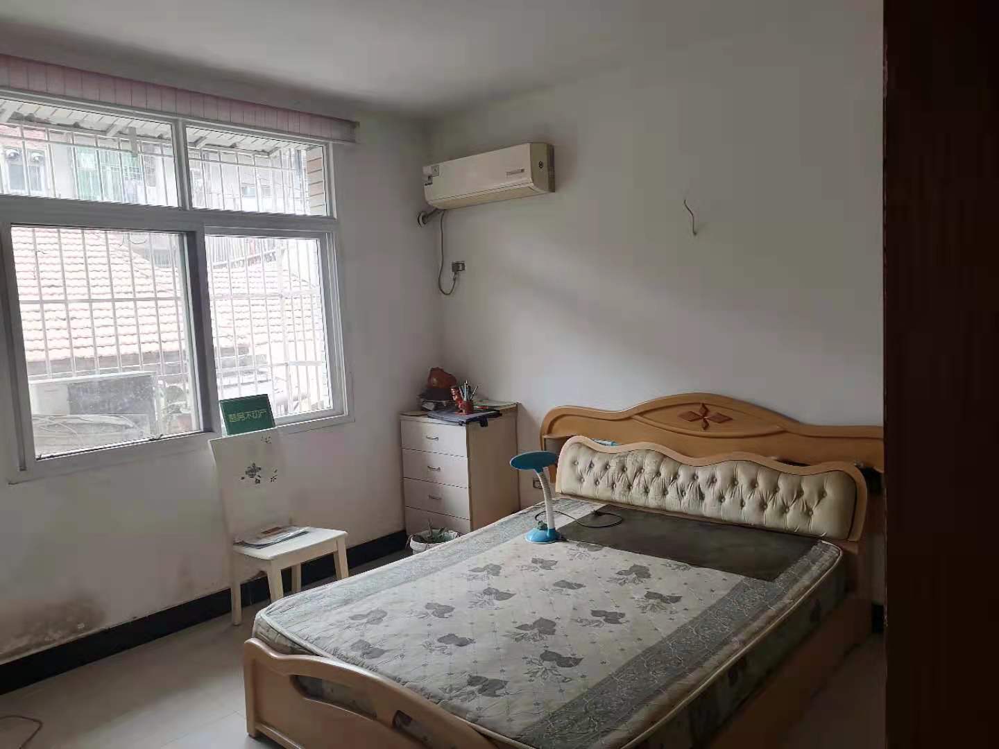 钱沟菜场旁边步梯三楼精装大三房老证诚心出售