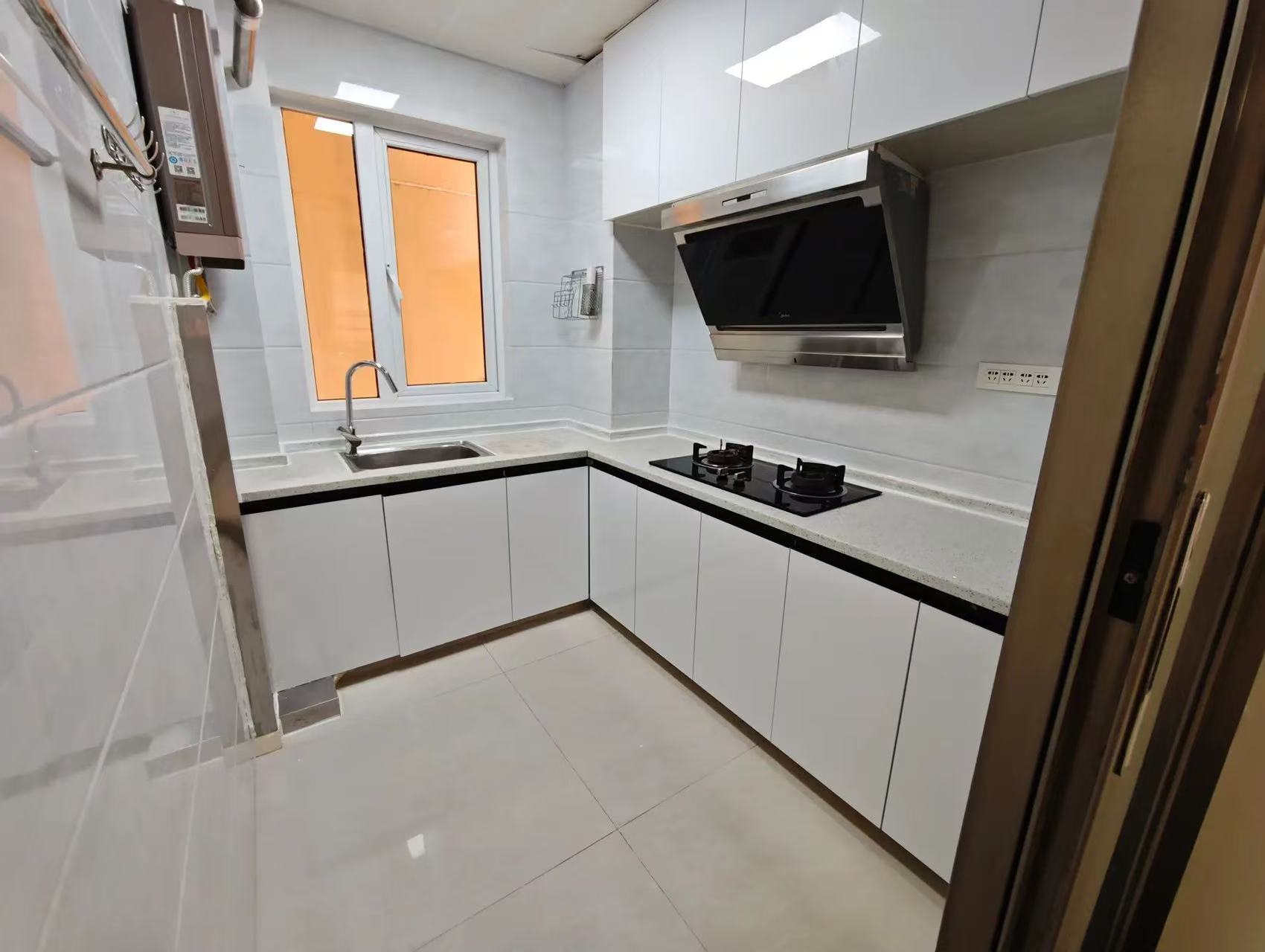 捡漏。满庭春，精装三房，供暖房，小高层，好楼层，证满二