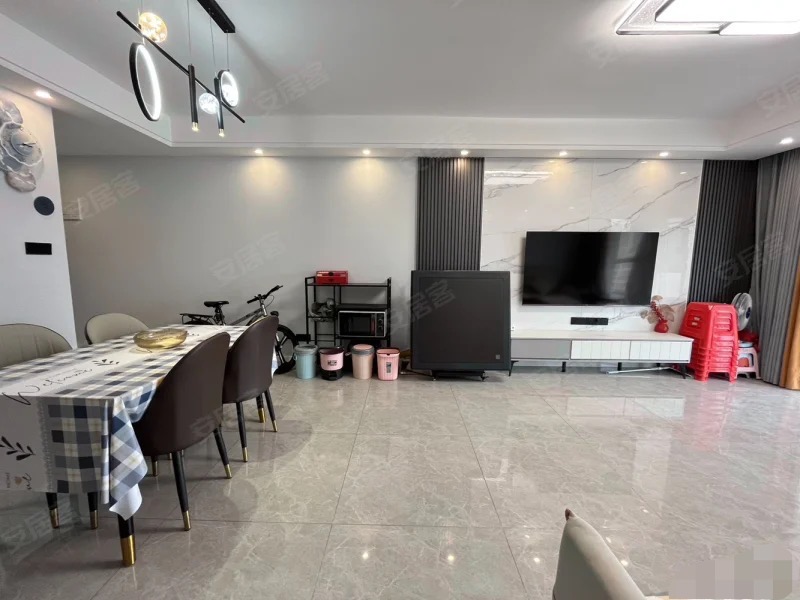 新二中二小旁，沔阳清华园，精装大三房两卫，可拎包人住！单价5字头，老证