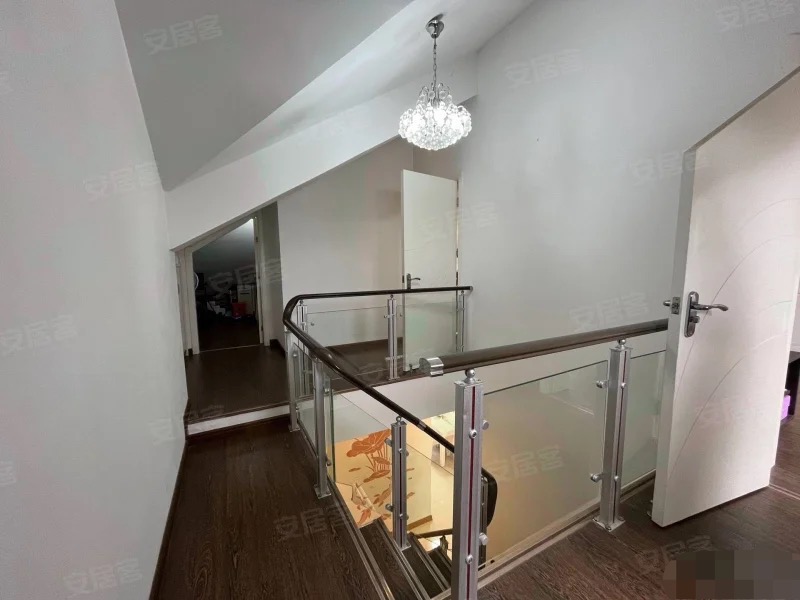 351，急售，德政金园复式，带地下室，带露台，精装5房4卫，证满二，南北通透