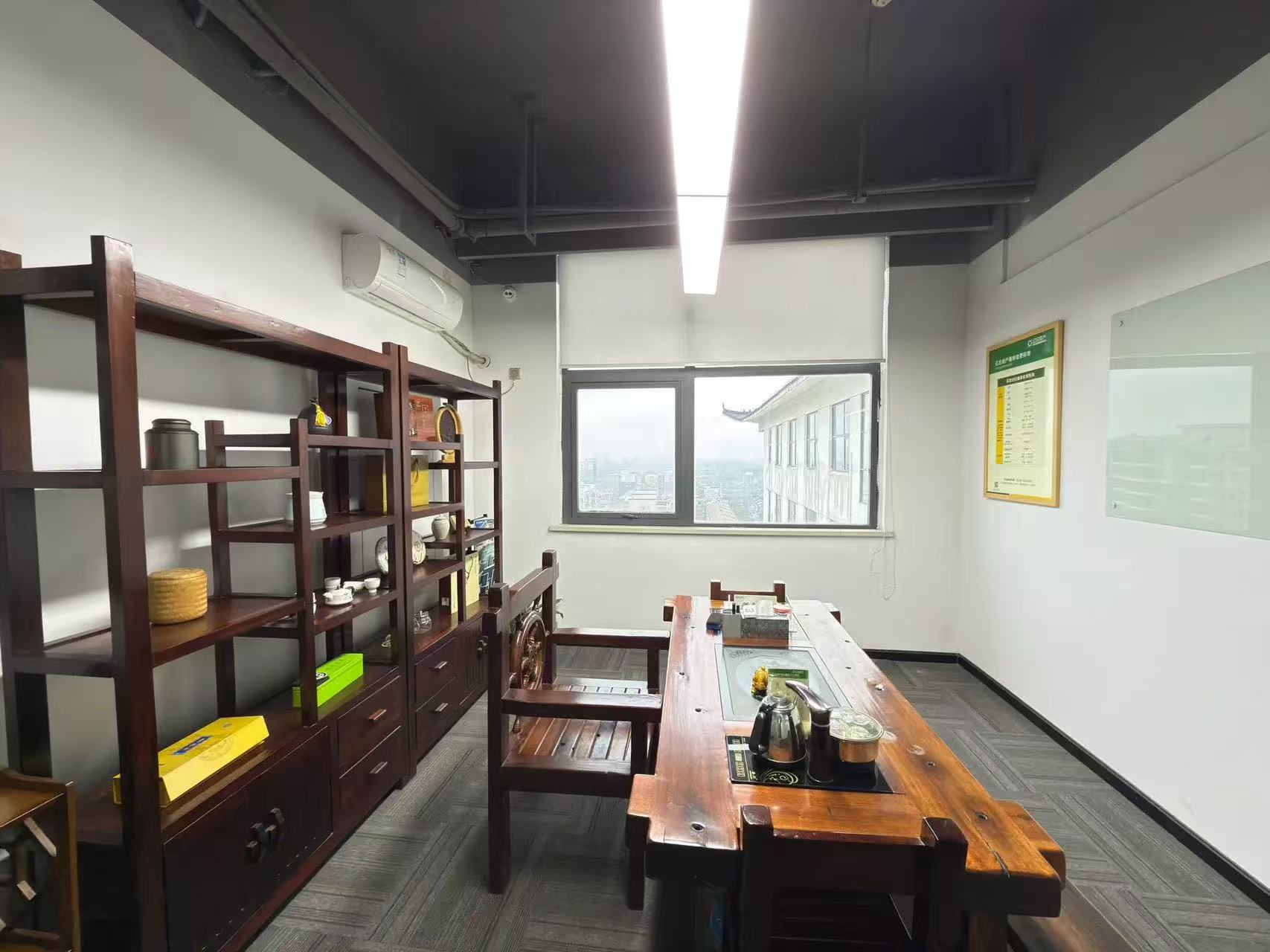 沔街国际大酒店，写字楼，16楼，适合办公，采光好，押一付年，租9送3