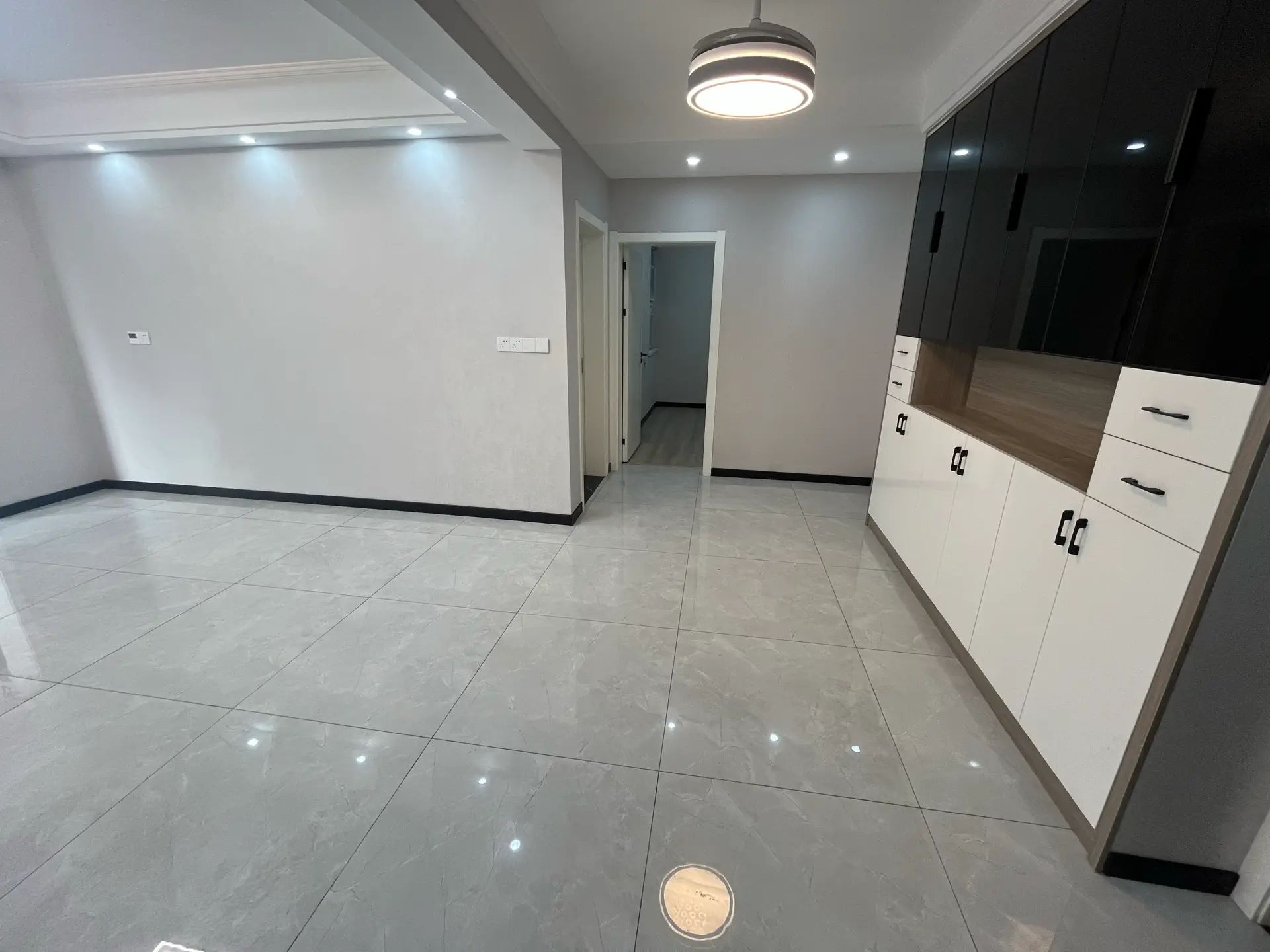 捡漏，城西，锦绣江山，精装3房2卫，好楼层电梯8楼，亏本出