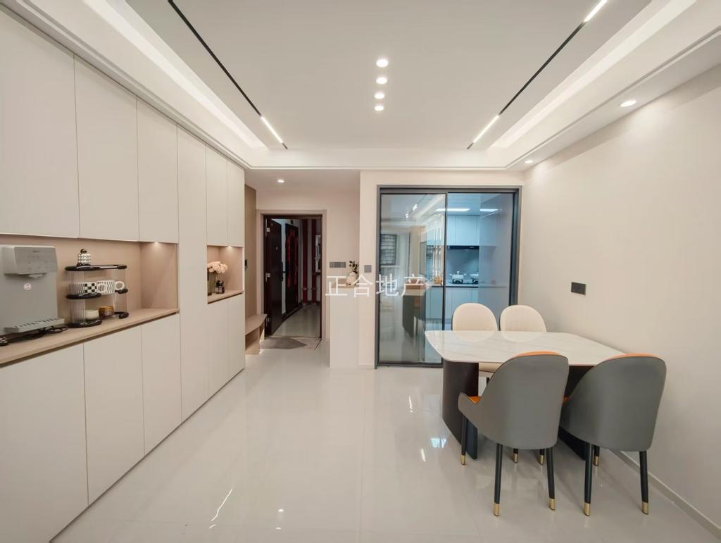 城南，御湖世家，全新精装三房二厅，证满两年，手付无要求，好楼层